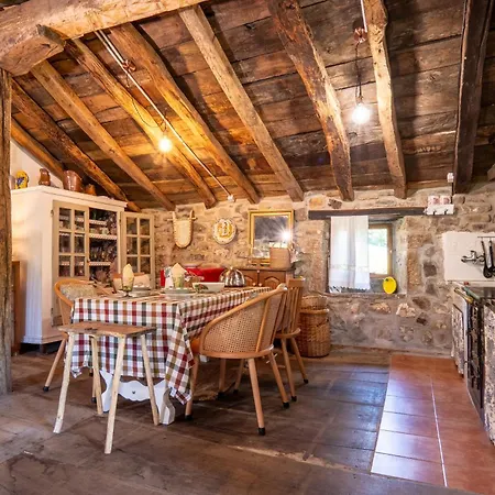 Vivienda Pasiega Lo Lucas 1920 Hébergement de vacances San Roque de Ríomiera