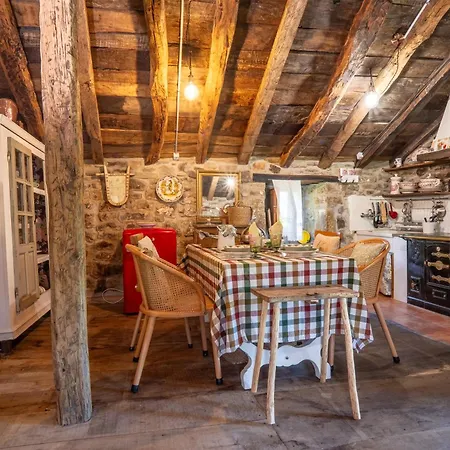 Hébergement de vacances Vivienda Pasiega Lo Lucas 1920 *